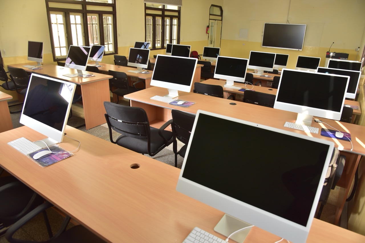 Computer Lab With Apple Apple Authorized Traning Centre - Centre for Continuing Professional ...